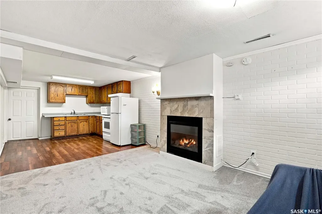 1607 Alexandra Avenue Saskatoon SK S7K 3C4