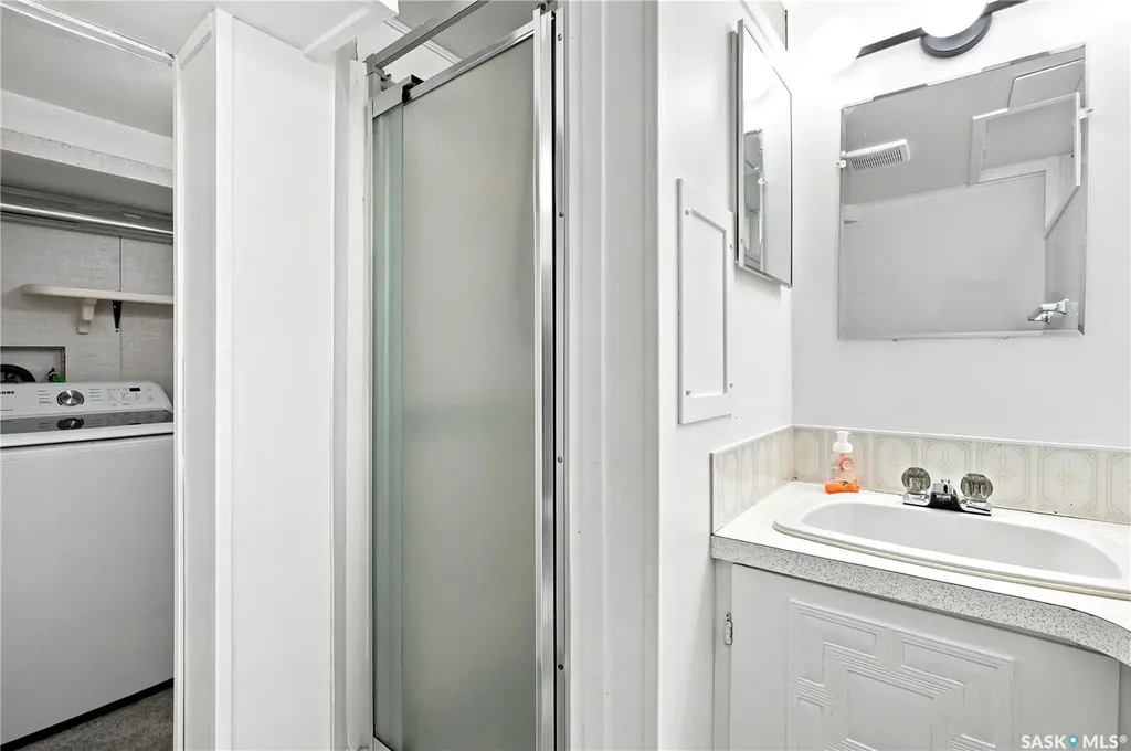 1607 Alexandra Avenue Saskatoon SK S7K 3C4