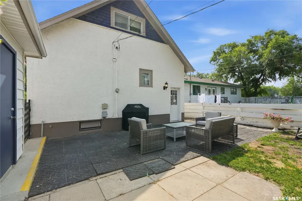 1607 Alexandra Avenue Saskatoon SK S7K 3C4