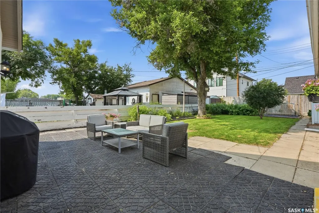 1607 Alexandra Avenue Saskatoon SK S7K 3C4
