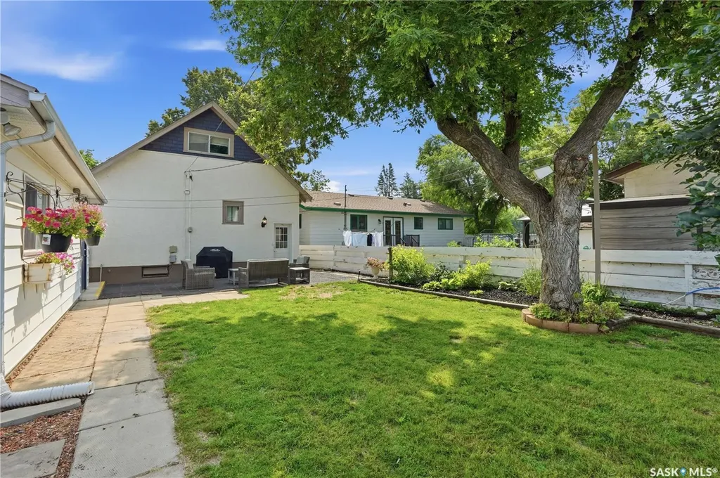 1607 Alexandra Avenue Saskatoon SK S7K 3C4