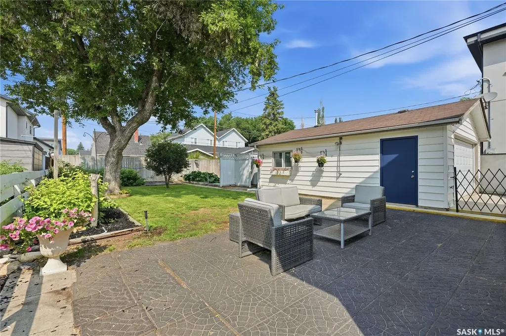 1607 Alexandra Avenue Saskatoon SK S7K 3C4
