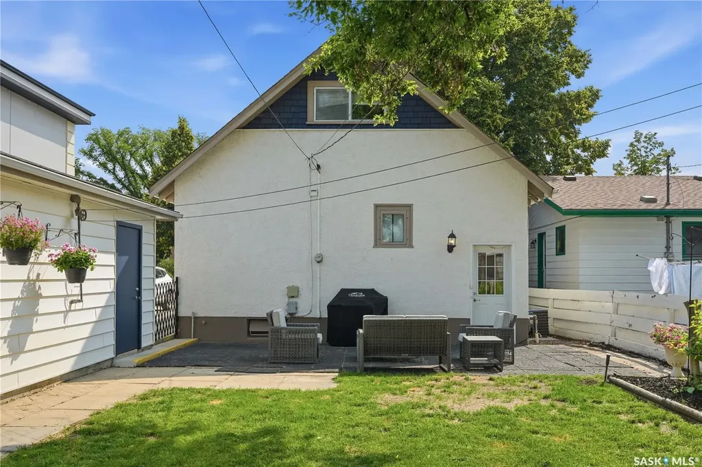 1607 Alexandra Avenue Saskatoon SK S7K 3C4