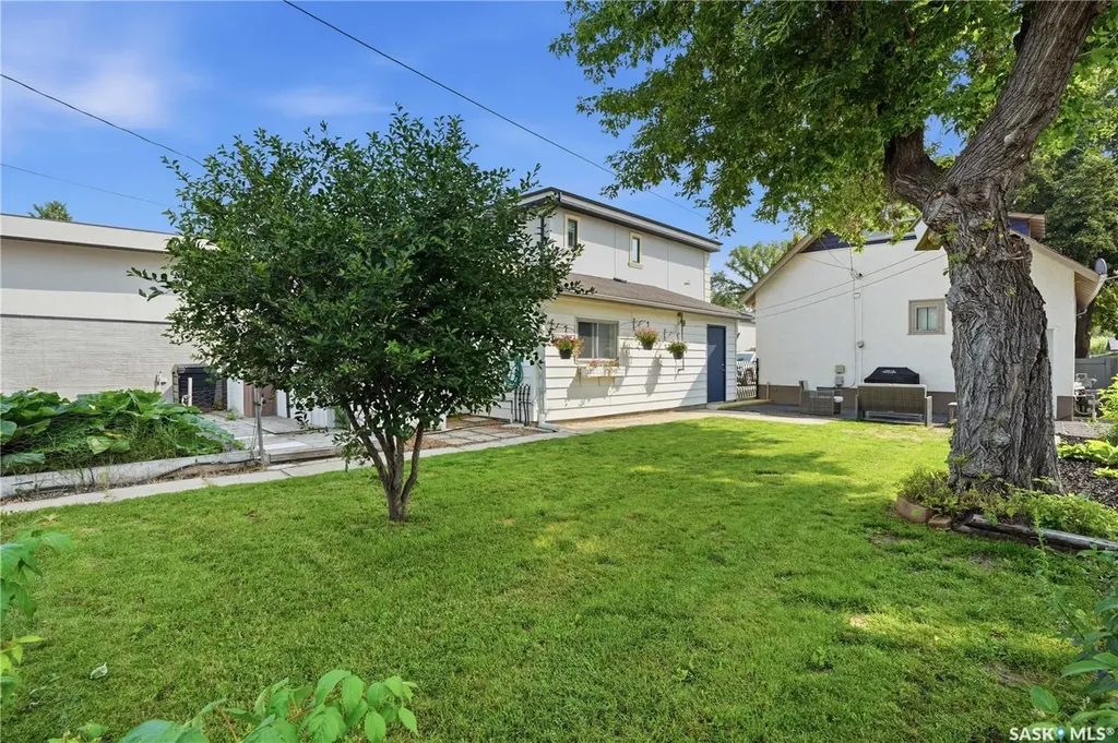 1607 Alexandra Avenue Saskatoon SK S7K 3C4