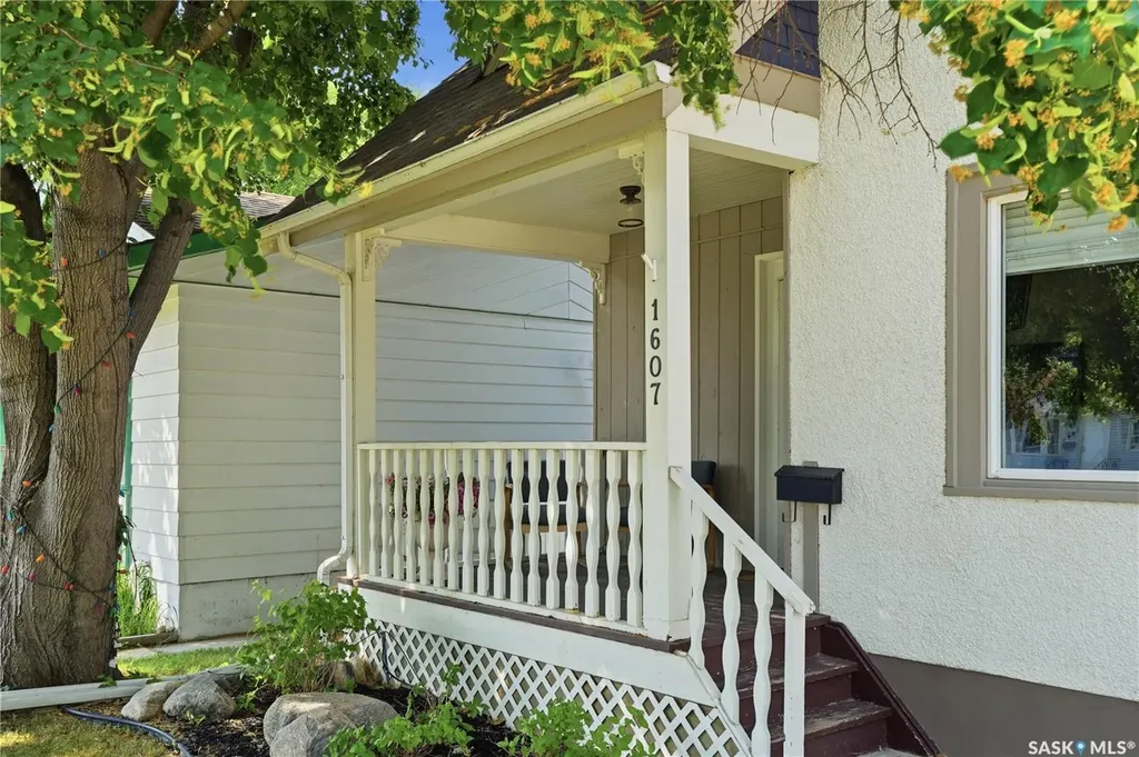 1607 Alexandra Avenue Saskatoon SK S7K 3C4