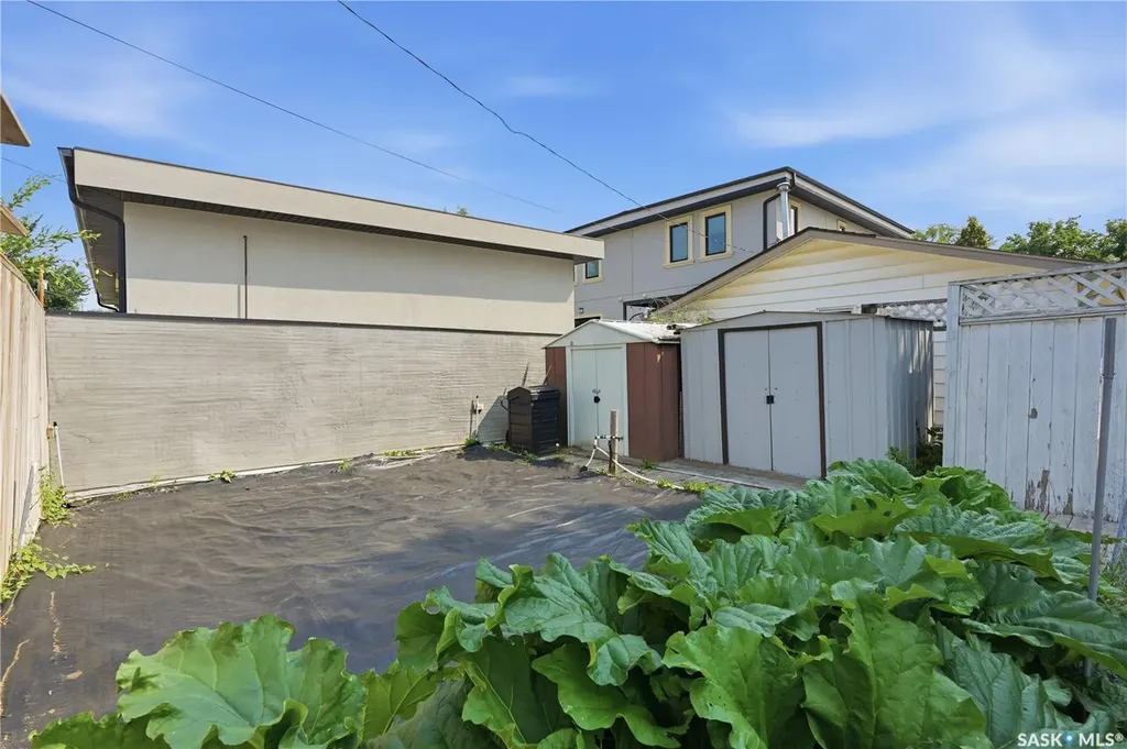 1607 Alexandra Avenue Saskatoon SK S7K 3C4