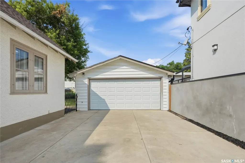 1607 Alexandra Avenue Saskatoon SK S7K 3C4