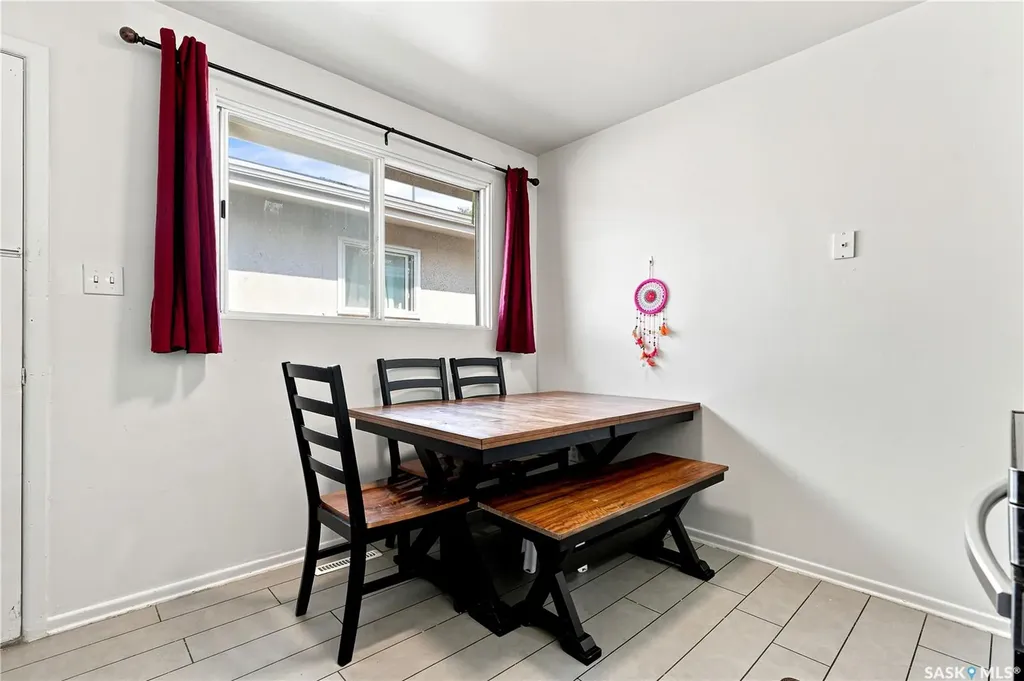2814-2816 7th Street E Saskatoon SK S7H 1B3