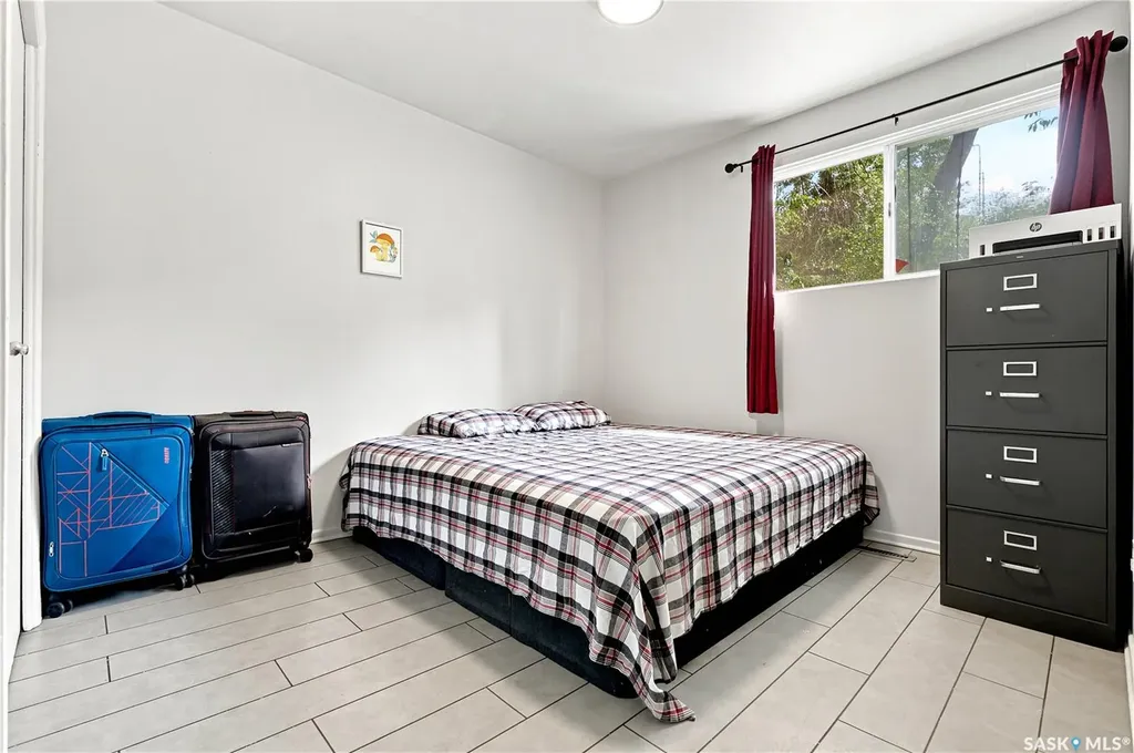 2814-2816 7th Street E Saskatoon SK S7H 1B3