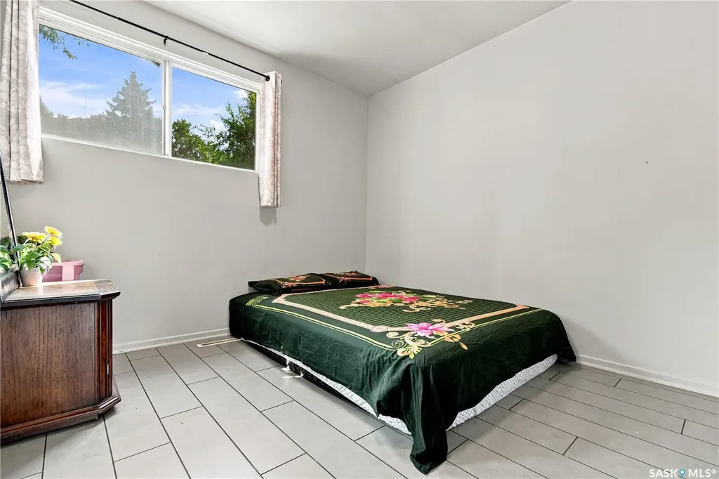 2814-2816 7th Street E Saskatoon SK S7H 1B3