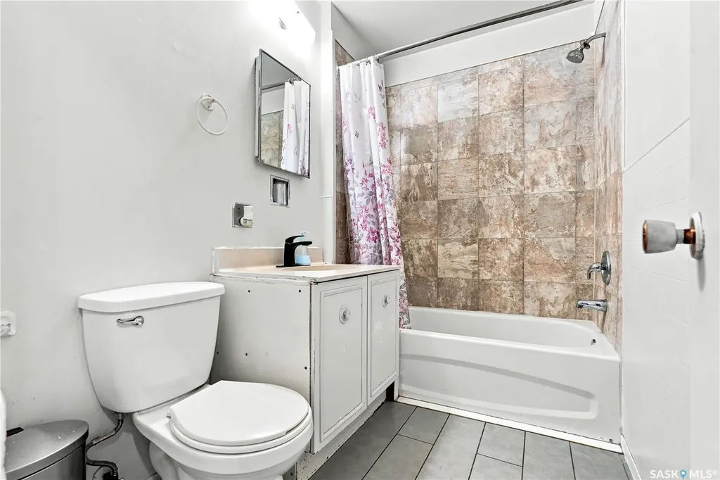2814-2816 7th Street E Saskatoon SK S7H 1B3