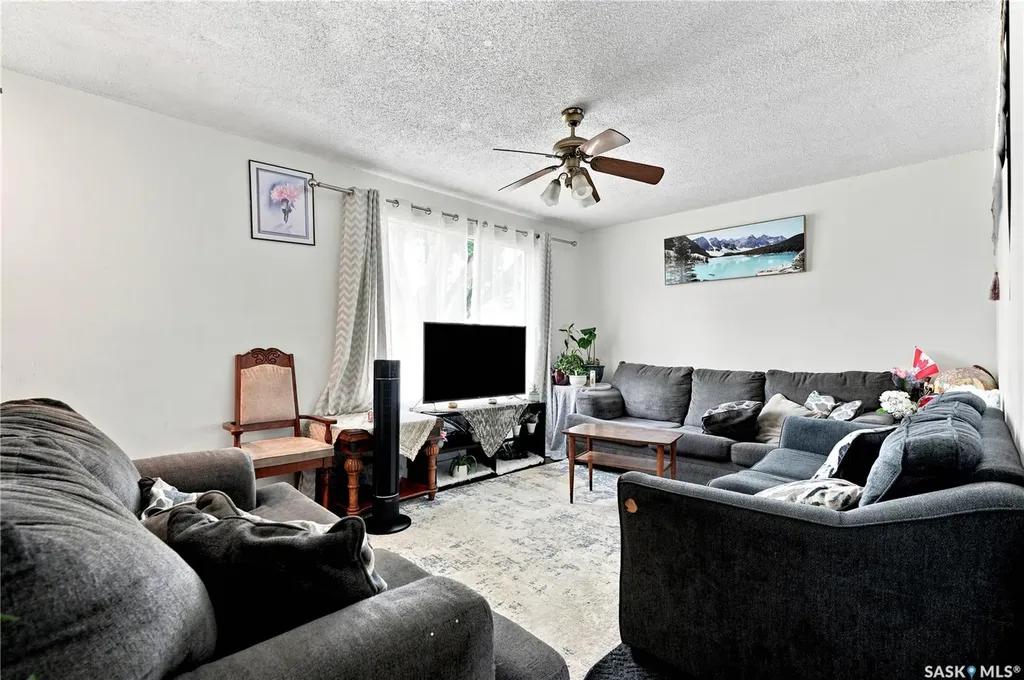 2814-2816 7th Street E Saskatoon SK S7H 1B3