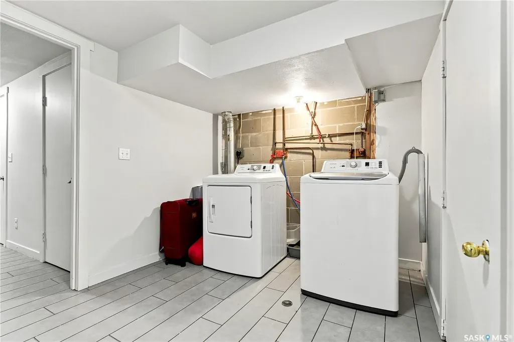 2814-2816 7th Street E Saskatoon SK S7H 1B3