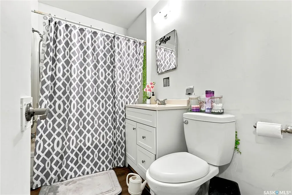 2814-2816 7th Street E Saskatoon SK S7H 1B3
