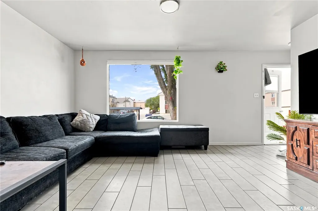 2814-2816 7th Street E Saskatoon SK S7H 1B3