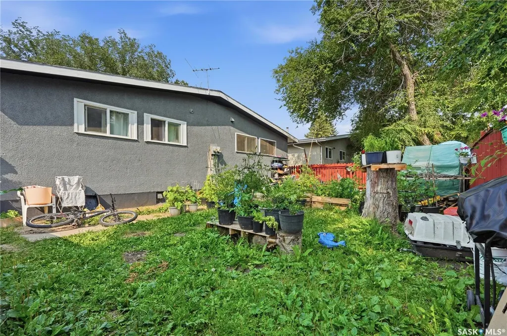2814-2816 7th Street E Saskatoon SK S7H 1B3