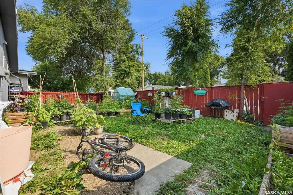 2814-2816 7th Street E Saskatoon SK S7H 1B3