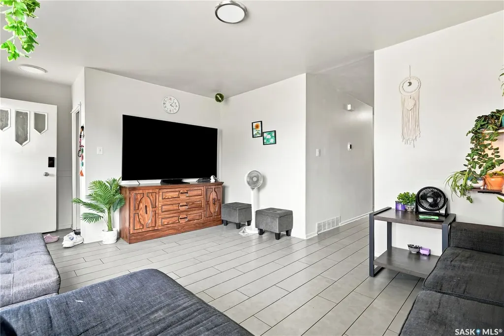 2814-2816 7th Street E Saskatoon SK S7H 1B3