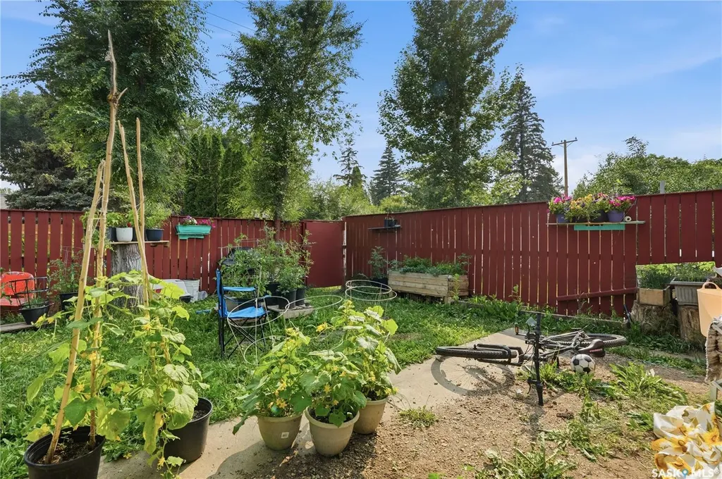 2814-2816 7th Street E Saskatoon SK S7H 1B3