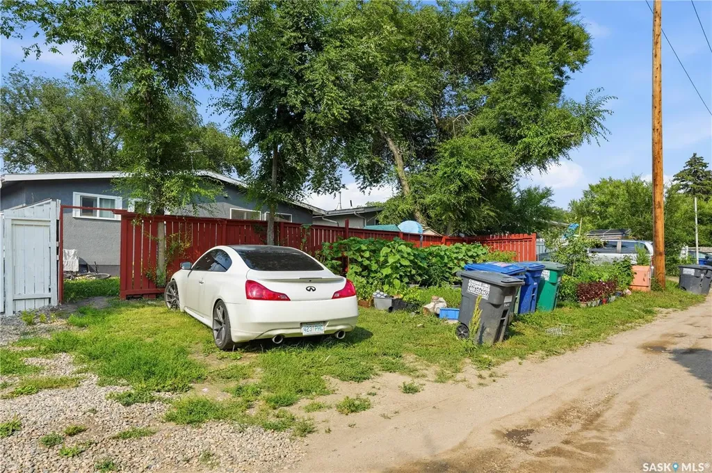2814-2816 7th Street E Saskatoon SK S7H 1B3