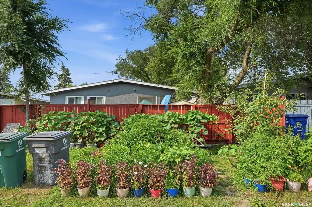 2814-2816 7th Street E Saskatoon SK S7H 1B3
