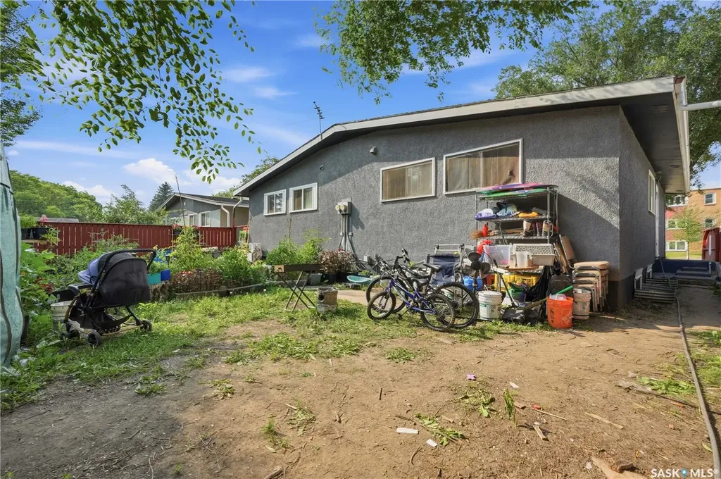 2814-2816 7th Street E Saskatoon SK S7H 1B3