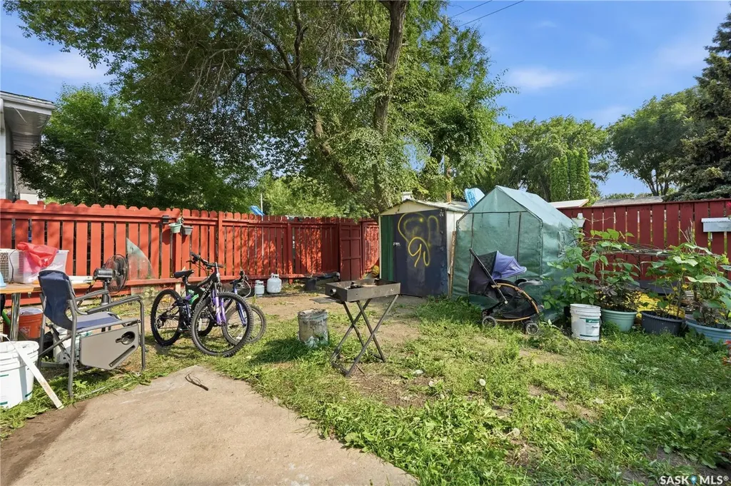 2814-2816 7th Street E Saskatoon SK S7H 1B3