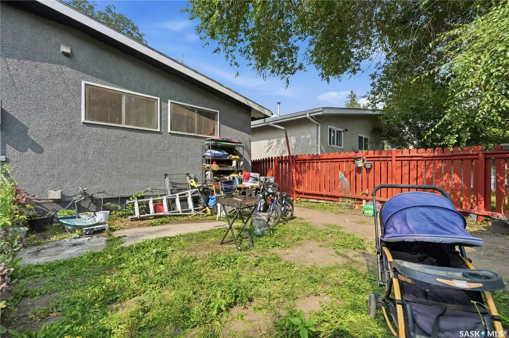 2814-2816 7th Street E Saskatoon SK S7H 1B3