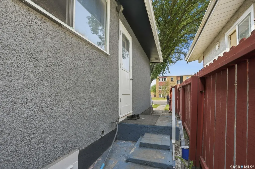 2814-2816 7th Street E Saskatoon SK S7H 1B3