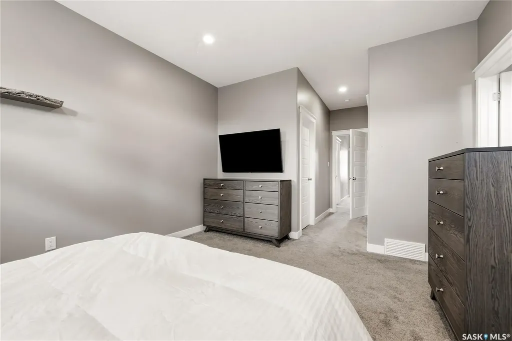 2871 Garnet Street Regina SK S4S 1X1