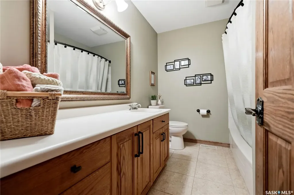 19 Ridgedale Bay White City SK S4L 5B1