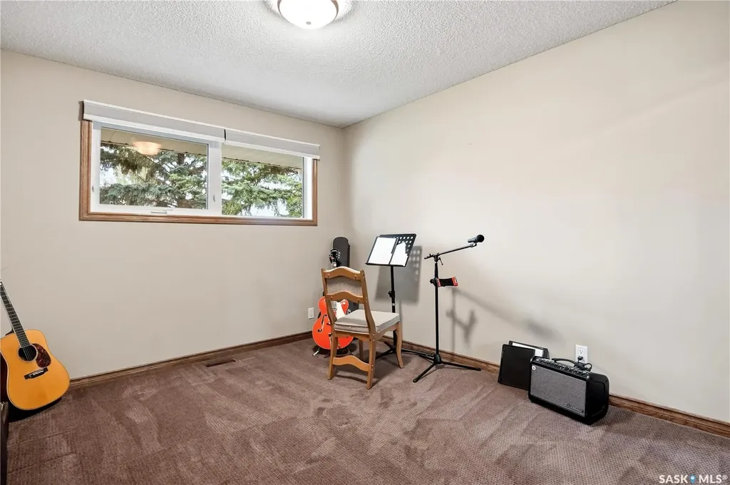 19 Ridgedale Bay White City SK S4L 5B1