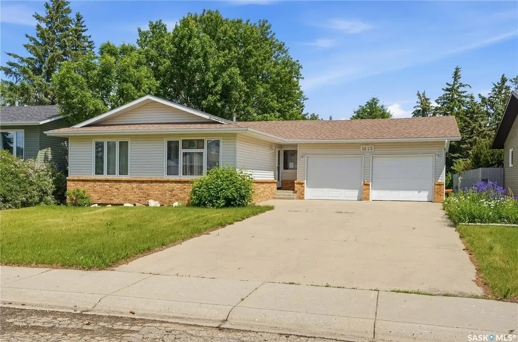 1625 Admiral Crescent Moose Jaw SK S6H 7N8