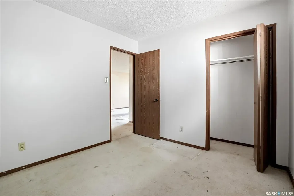 1625 Admiral Crescent Moose Jaw SK S6H 7N8