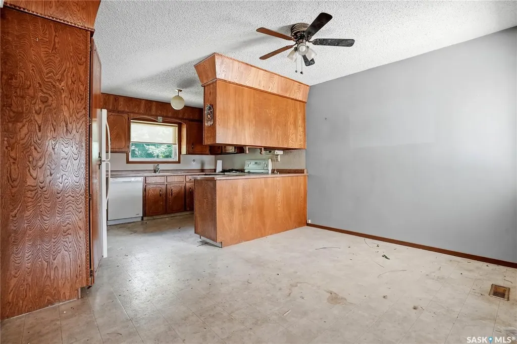 1625 Admiral Crescent Moose Jaw SK S6H 7N8