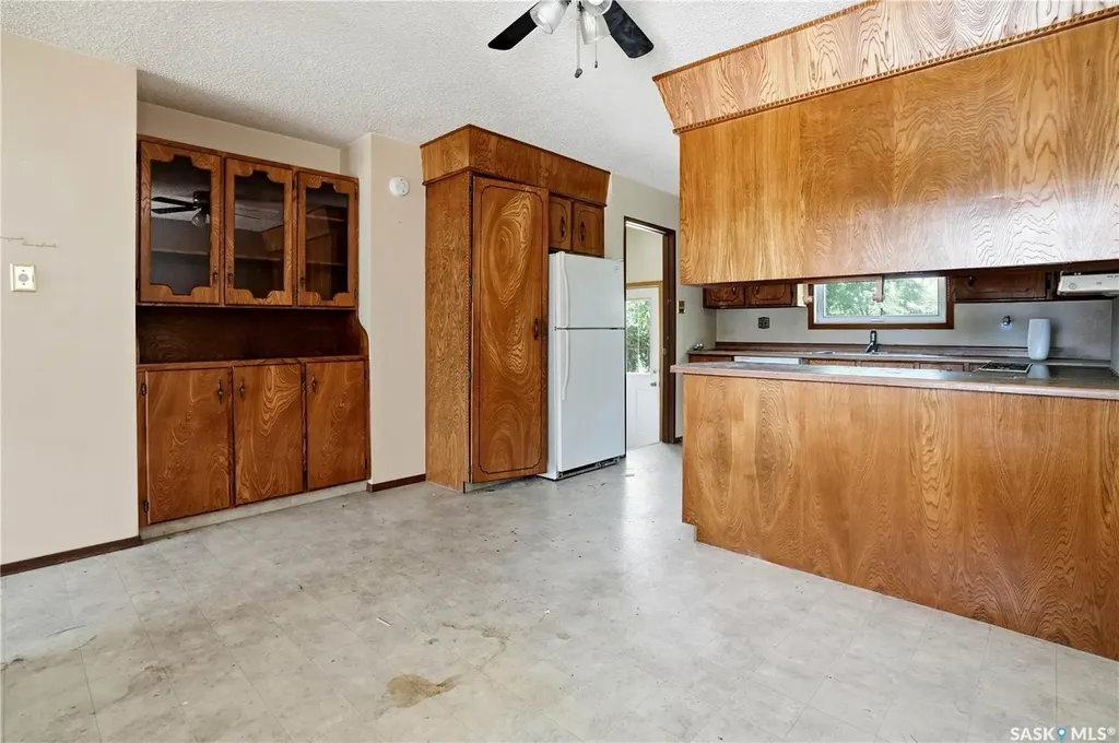 1625 Admiral Crescent Moose Jaw SK S6H 7N8