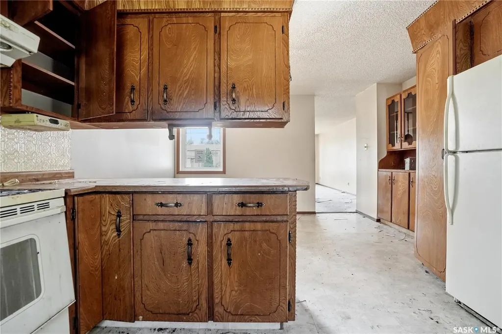 1625 Admiral Crescent Moose Jaw SK S6H 7N8