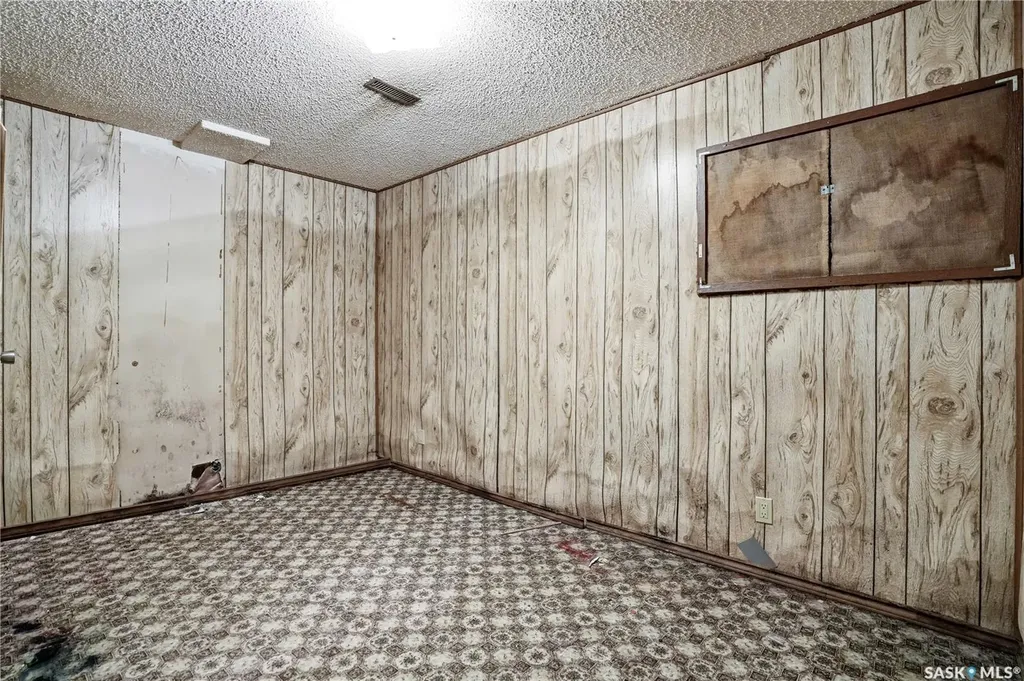 1625 Admiral Crescent Moose Jaw SK S6H 7N8