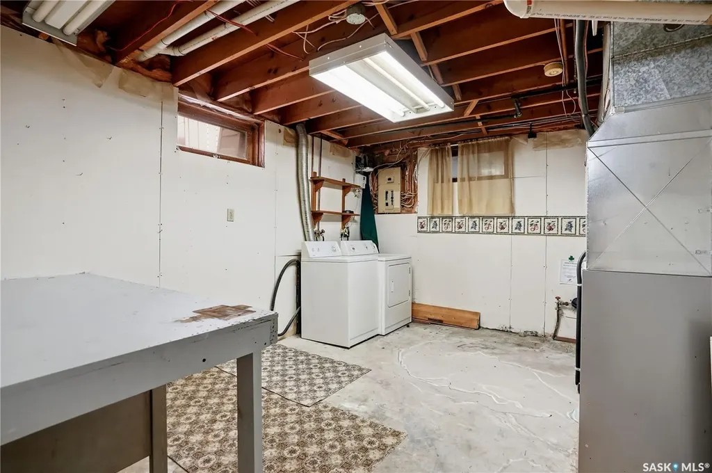 1625 Admiral Crescent Moose Jaw SK S6H 7N8