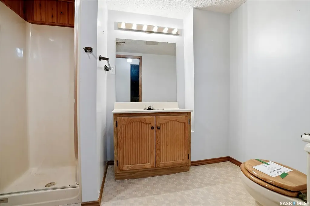 1625 Admiral Crescent Moose Jaw SK S6H 7N8