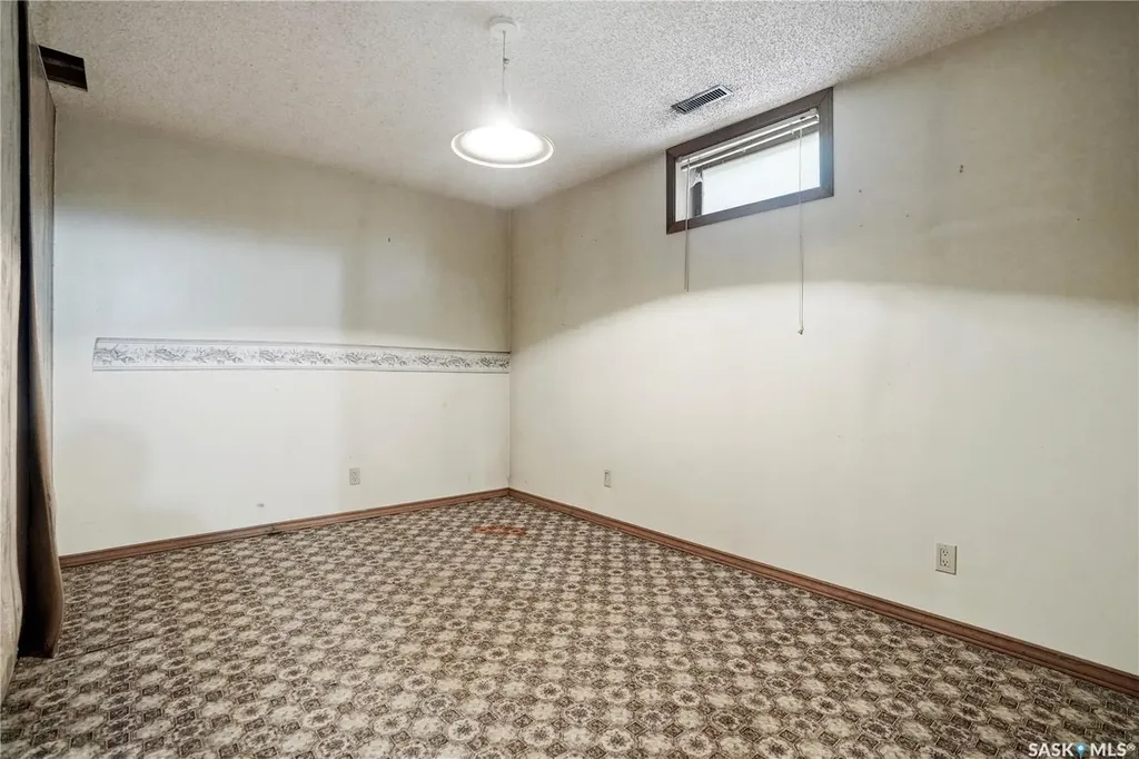 1625 Admiral Crescent Moose Jaw SK S6H 7N8