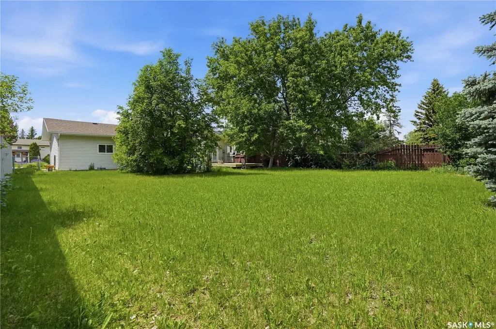1625 Admiral Crescent Moose Jaw SK S6H 7N8