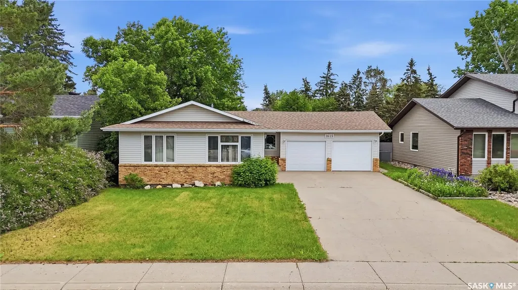 1625 Admiral Crescent Moose Jaw SK S6H 7N8