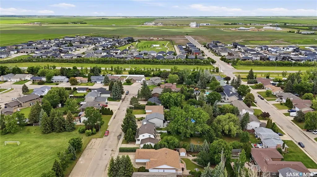 1625 Admiral Crescent Moose Jaw SK S6H 7N8
