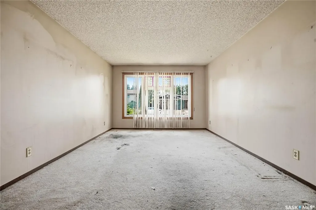 1625 Admiral Crescent Moose Jaw SK S6H 7N8