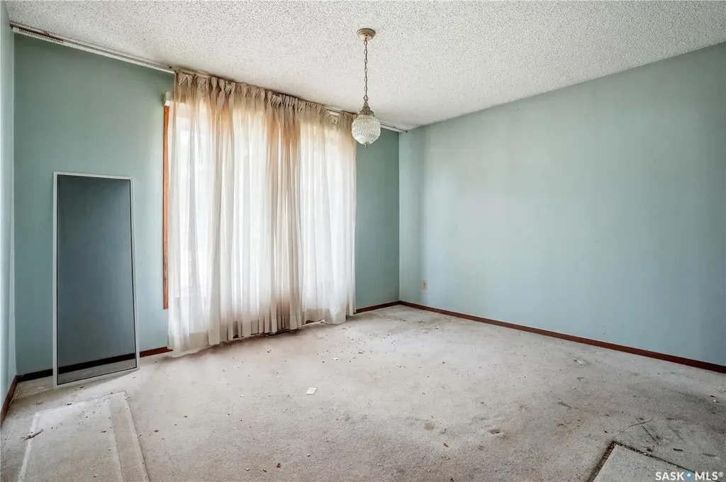 1625 Admiral Crescent Moose Jaw SK S6H 7N8