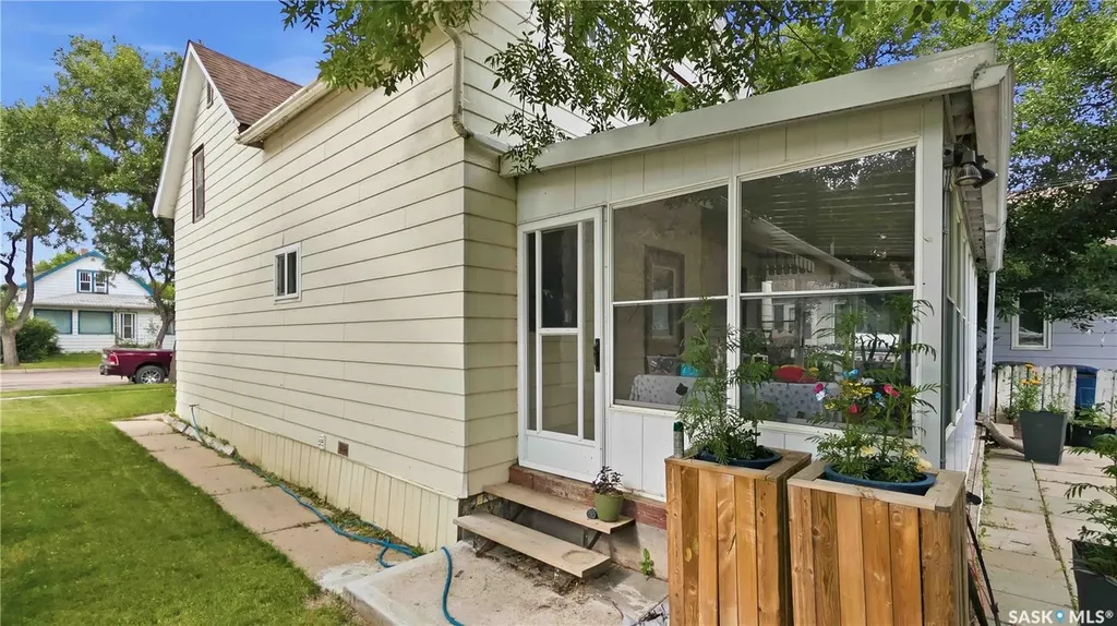202 2nd Avenue E Rosetown SK S0L 2V0