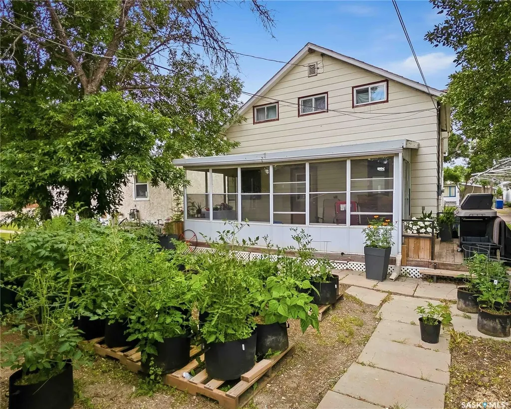 202 2nd Avenue E Rosetown SK S0L 2V0
