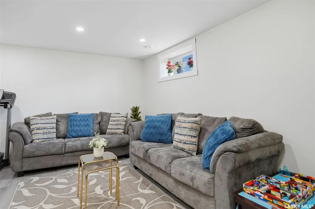 235 Rosewood Boulevard E Saskatoon SK S7V 0J3