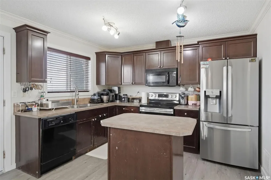 235 Rosewood Boulevard E Saskatoon SK S7V 0J3